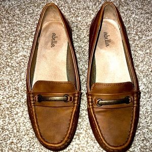 Size 8 Abella loafer
